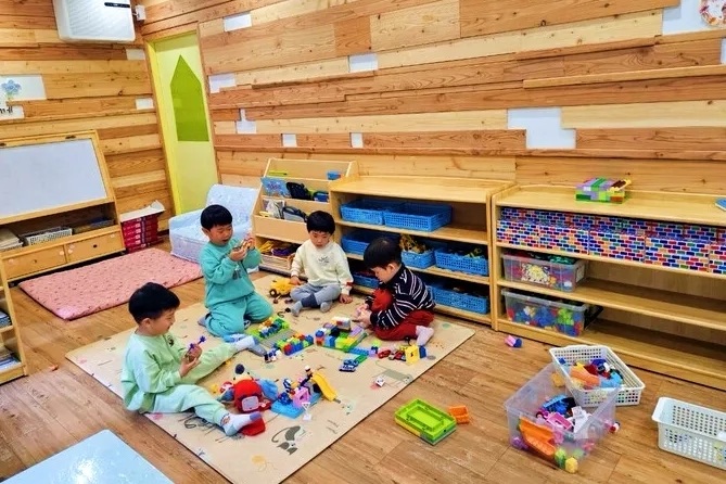  어린이 이용시설 목조화사업