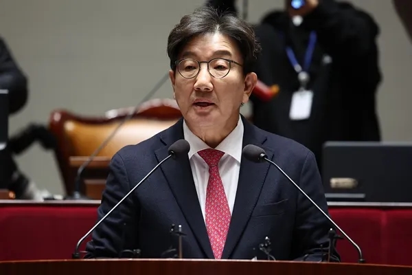 권성동