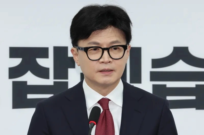 윤석열 대통령 탄핵과 관련한 긴급 기자회견을 하고 있는 한동훈 대표 / 연합뉴스