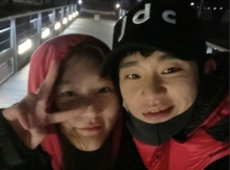 故김새론과 배우 김수현. / 가로세로연구소
