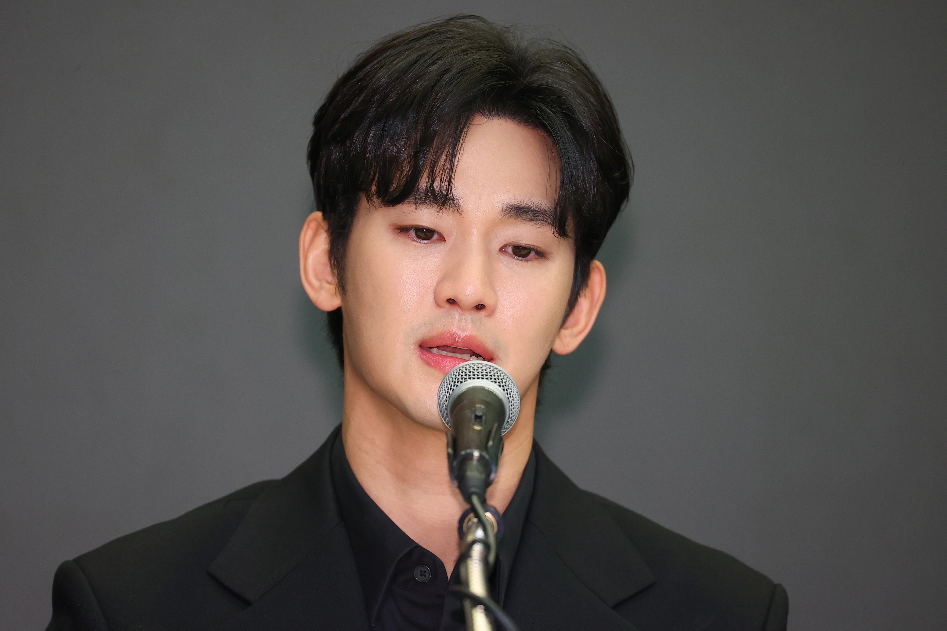 김수현