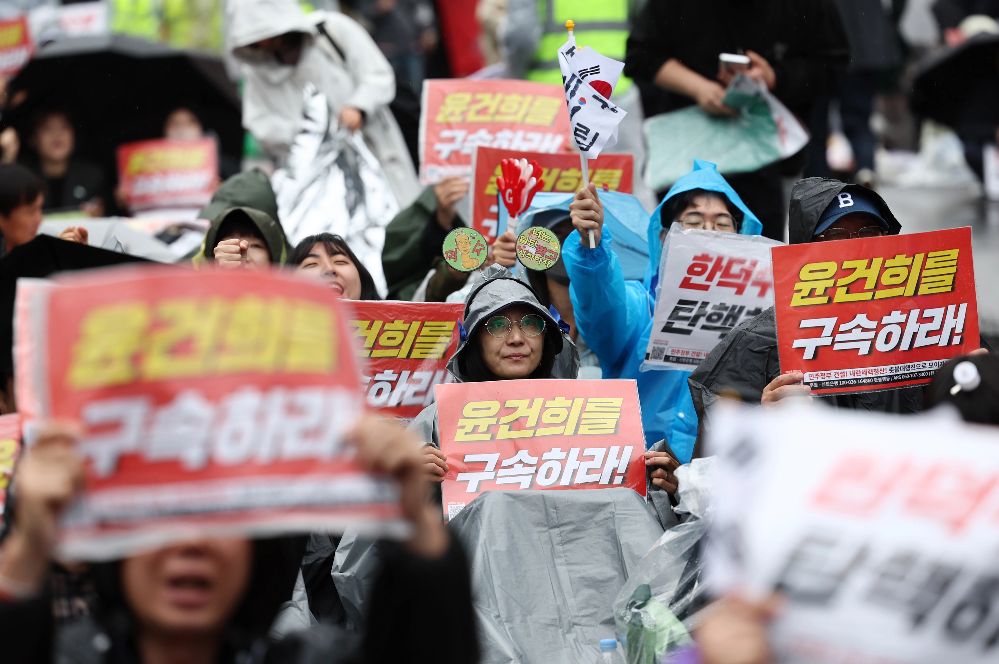 12일 서울 시청역 인근에서 ‘촛불행동, 윤건희 구속-한덕수 탄핵’ 집회가 열리고 있다. / 연합뉴스