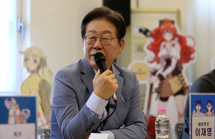 더불어민주당 이재명 전 대표가 18일 대구 북구 사회혁신커뮤니티연구소 협동조합 소이랩에서 열린 K-콘텐츠 기업 간담회에 참석해 발언하고 있다. / 연합뉴스