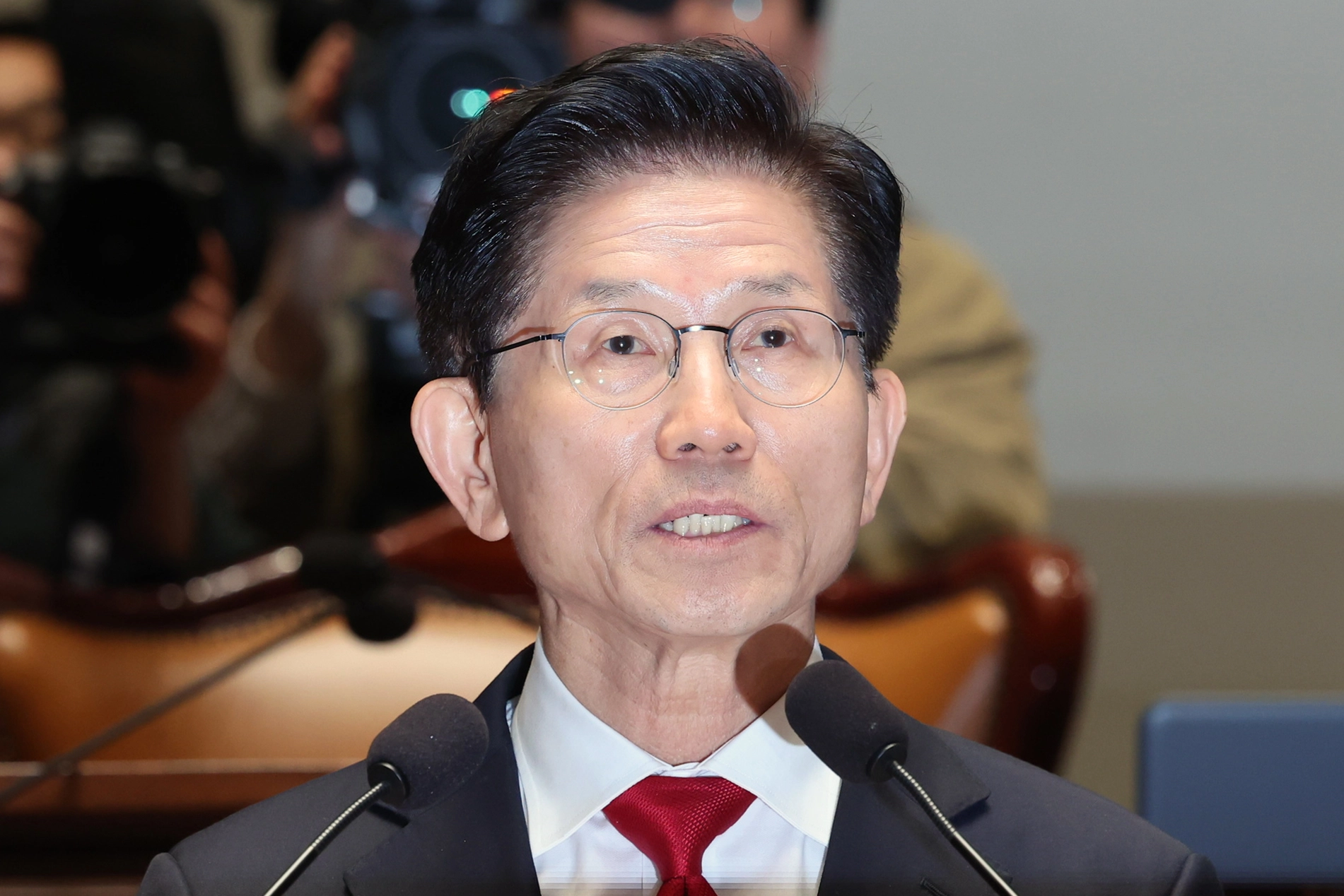 국민의힘 김문수 대선 후보가 9일 서울 여의도 국회에서 열린 의원총회에서 후보 단일화 문제와 관련해 발언하고 있다. / 연합뉴스