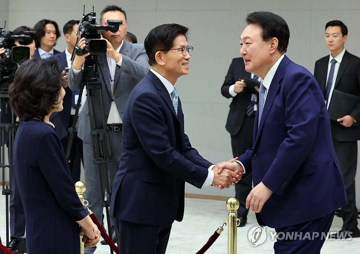 윤석열 전 대통령과 김문수 국민의힘 대선후보. / 연합뉴스