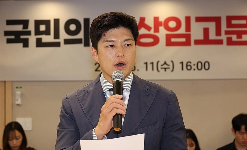 국민의힘 김용태 비상대책위원장이 11일 서울 여의도 한 식당에서 열린 당 상임고문단과의 회의에 참석해 발언하고 있다. / 연합뉴스