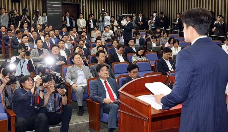 국민의힘 김용태 비상대책위원장이 6월 9일 서울 여의도 국회에서 열린 의원총회에서 발언하고 있다. (사진=연합뉴스)