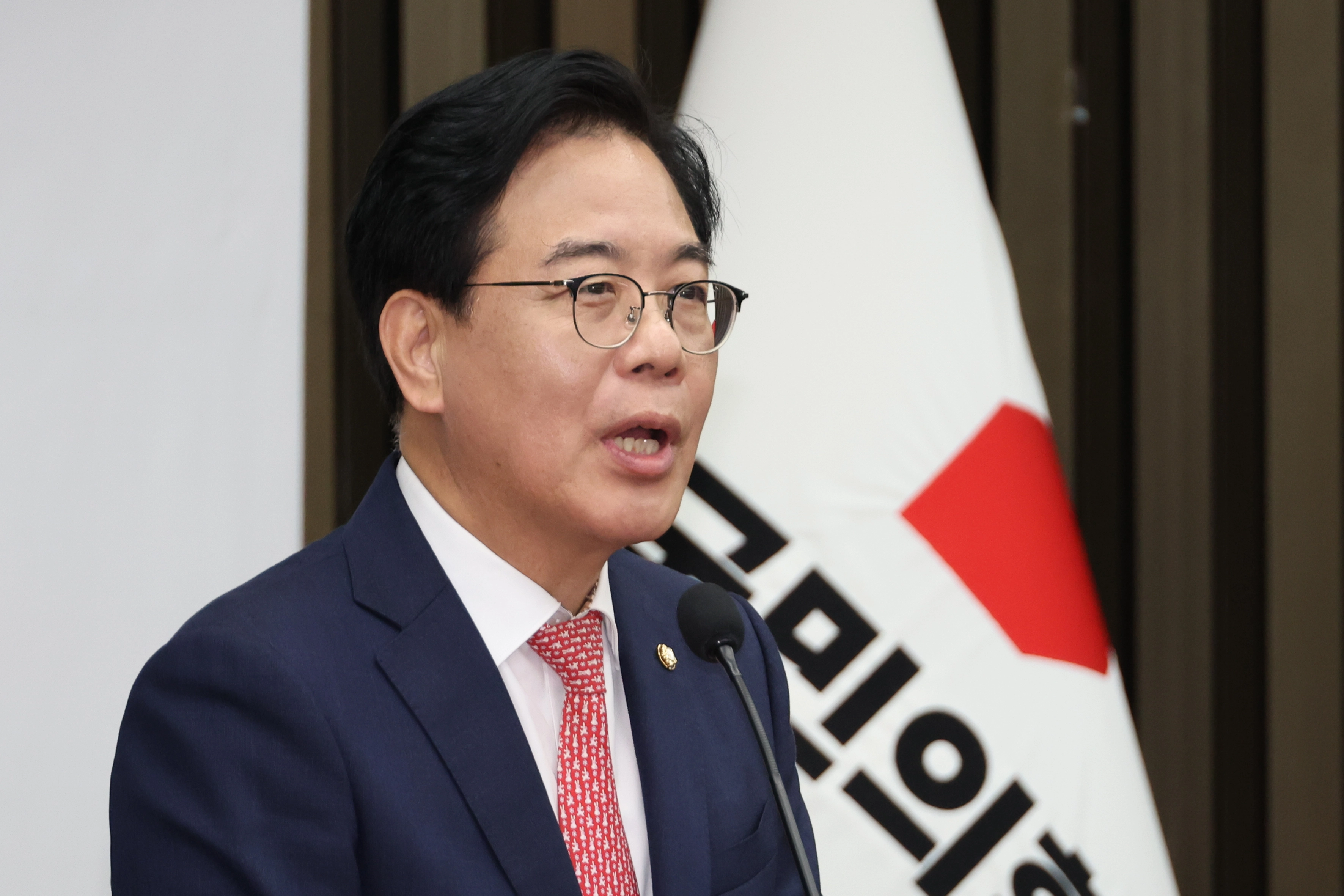발언하는 송언석 원내대표