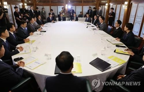 김민석 국무총리가 6일 서울 종로구 삼청동 총리공관에서 열린 고위당정협의회에서 발언하고 있다.