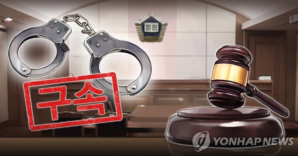 미성년자가 보는 앞에서 또 다른 미성년자를 간음한 40대가 1심에선 구속을 면했으나 항소심에서 실형을 받고 법정에서 구속됐다.