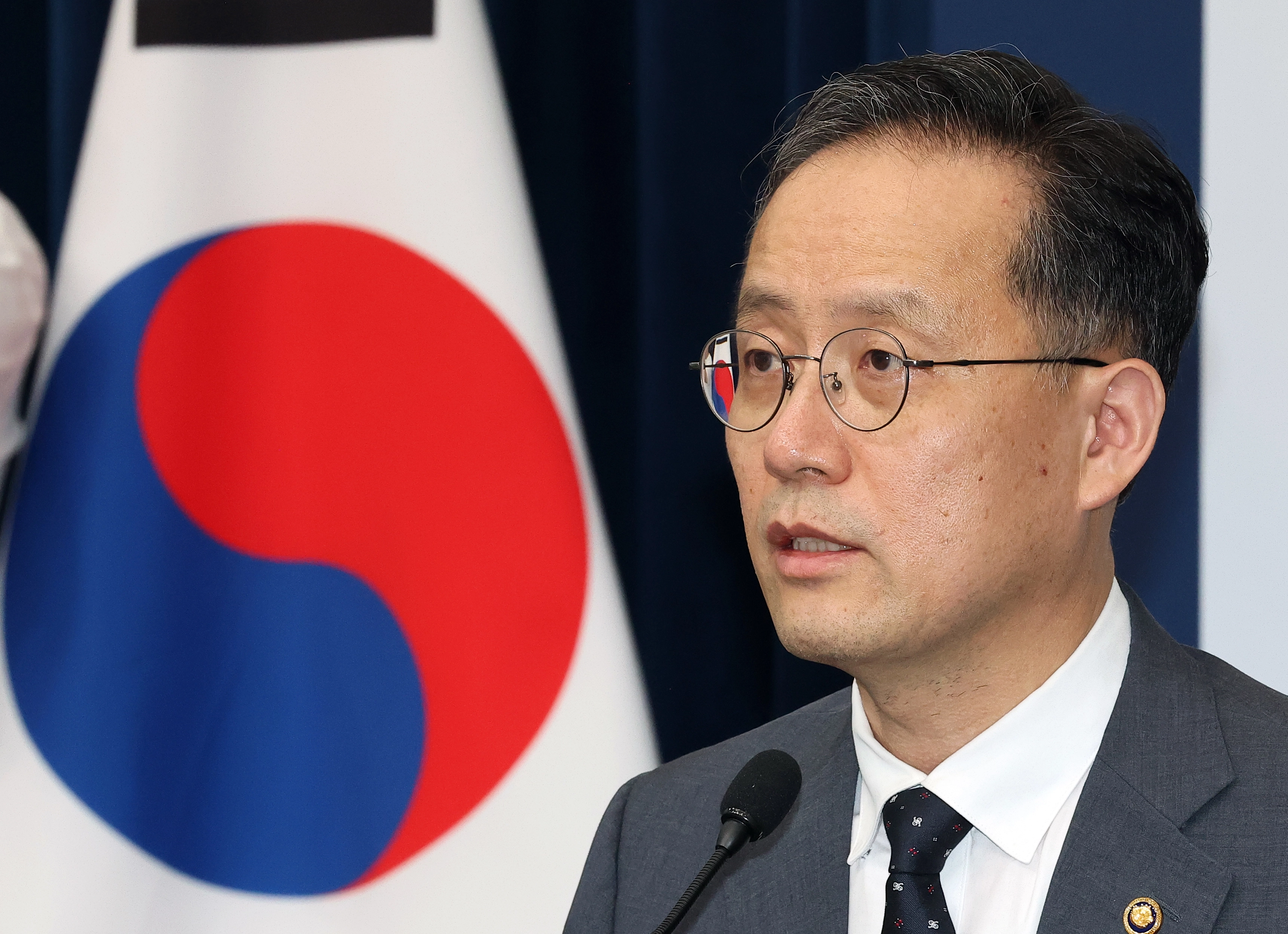 이형일 기획재정부 1차관이 지난 29일 정부세종청사 민원동 브리핑실에서 2025 세제 개편안 상세 브리핑을 하고 있다. / 연합뉴스