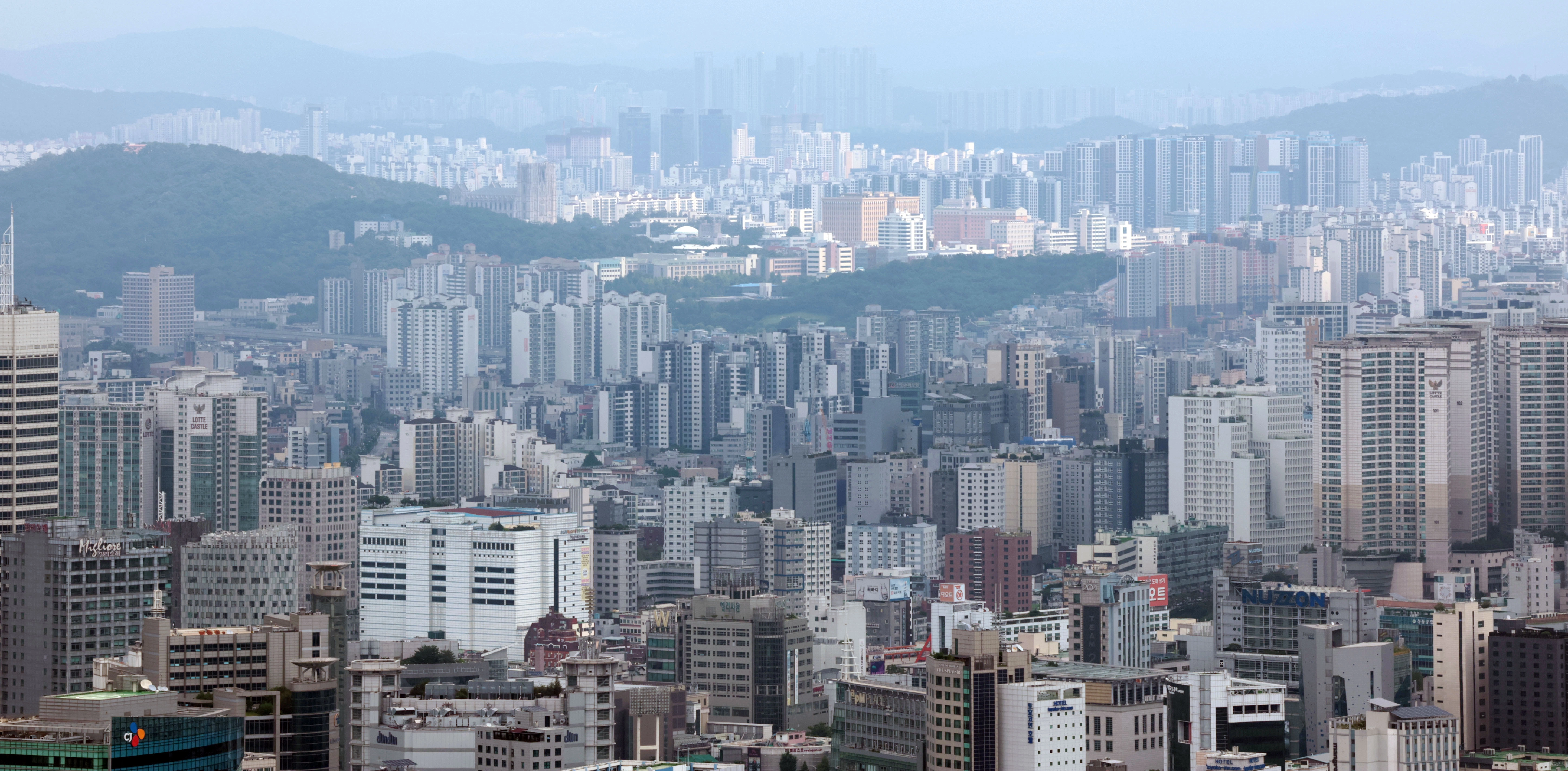 서울 남산에서 바라본 시내 모습./연합뉴스