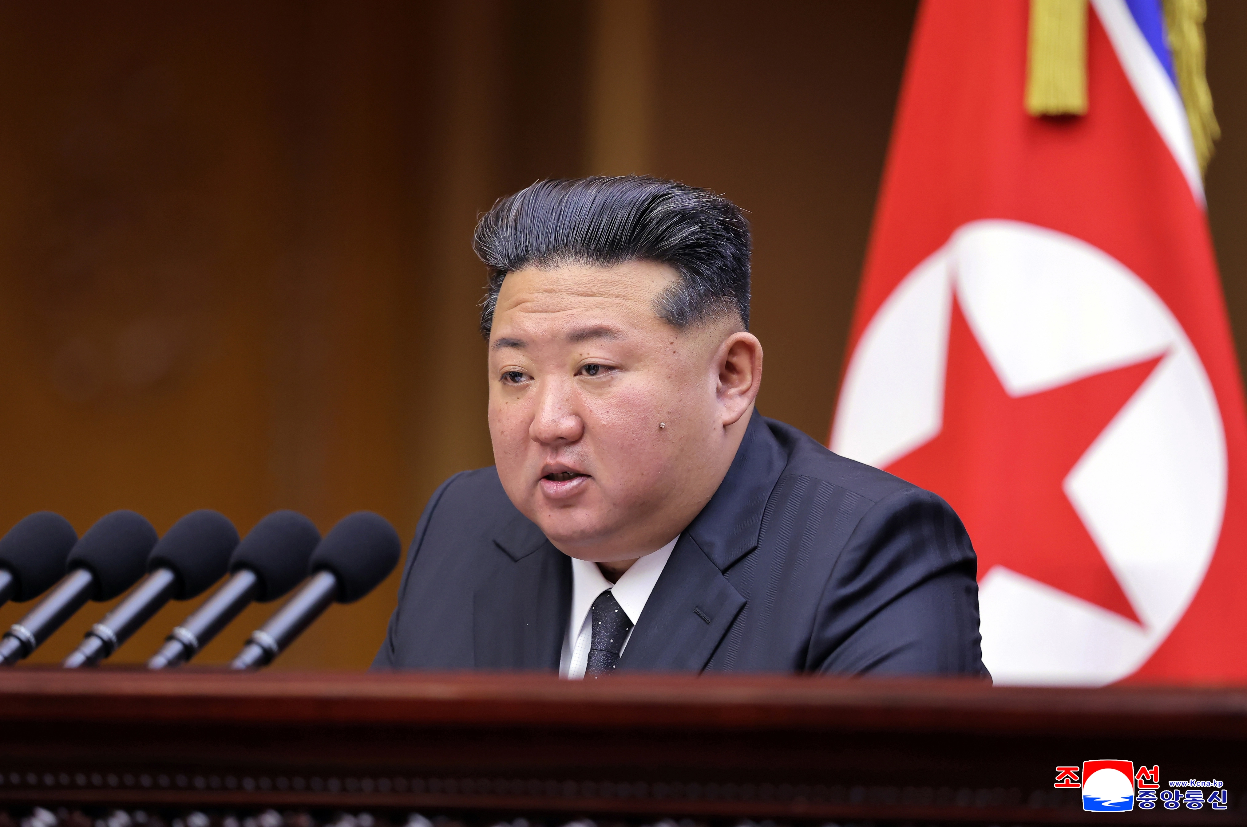 최고인민회의서 연설하는 김정은