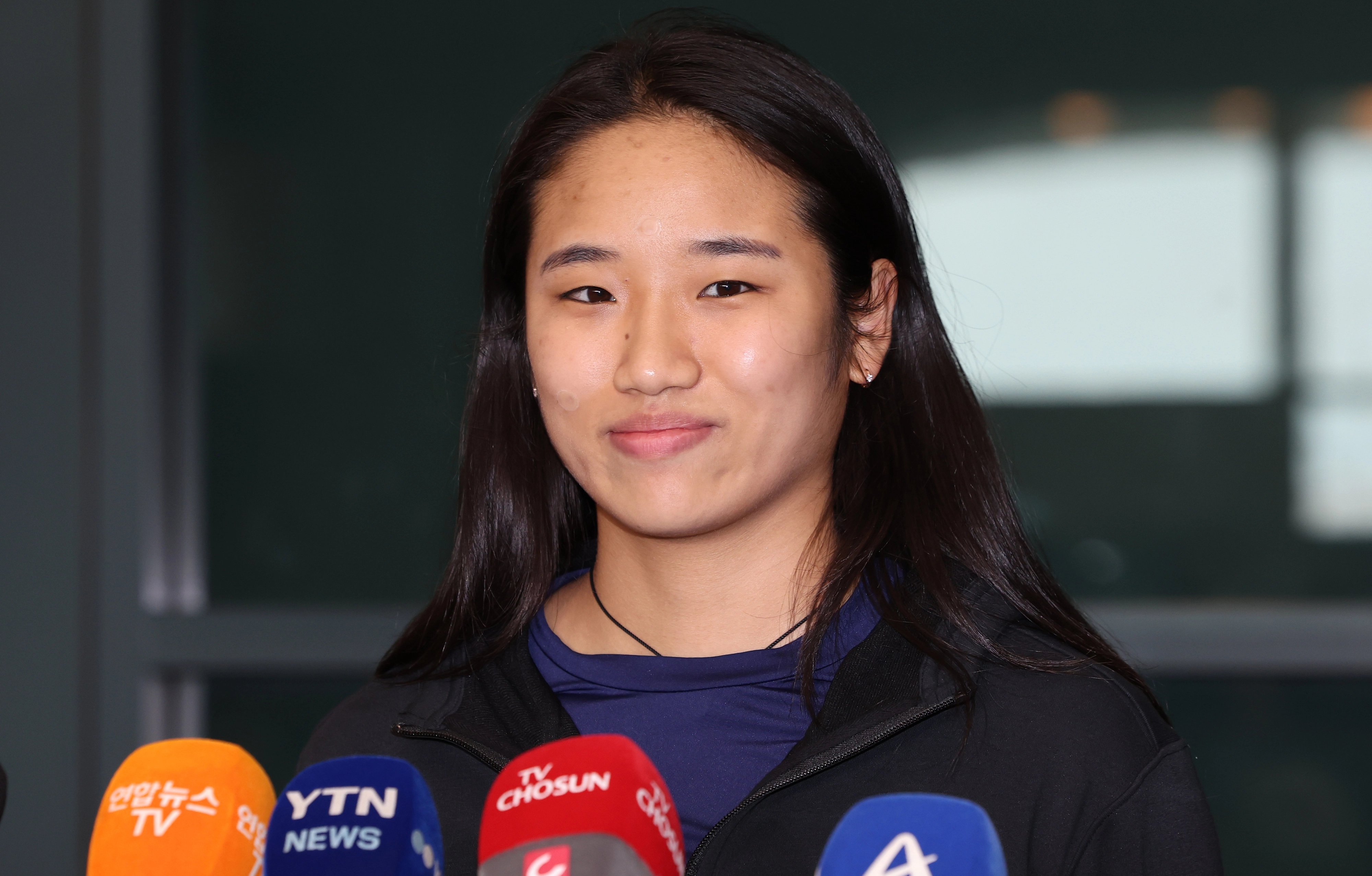  2025 세계배드민턴연맹(BWF) 월드투어 슈퍼 750 중국 마스터스 여자 단식에서 우승한 안세영이 22일 인천국제공항 제1터미널로 귀국, 소감을 밝히고 있다. 2025.9.22