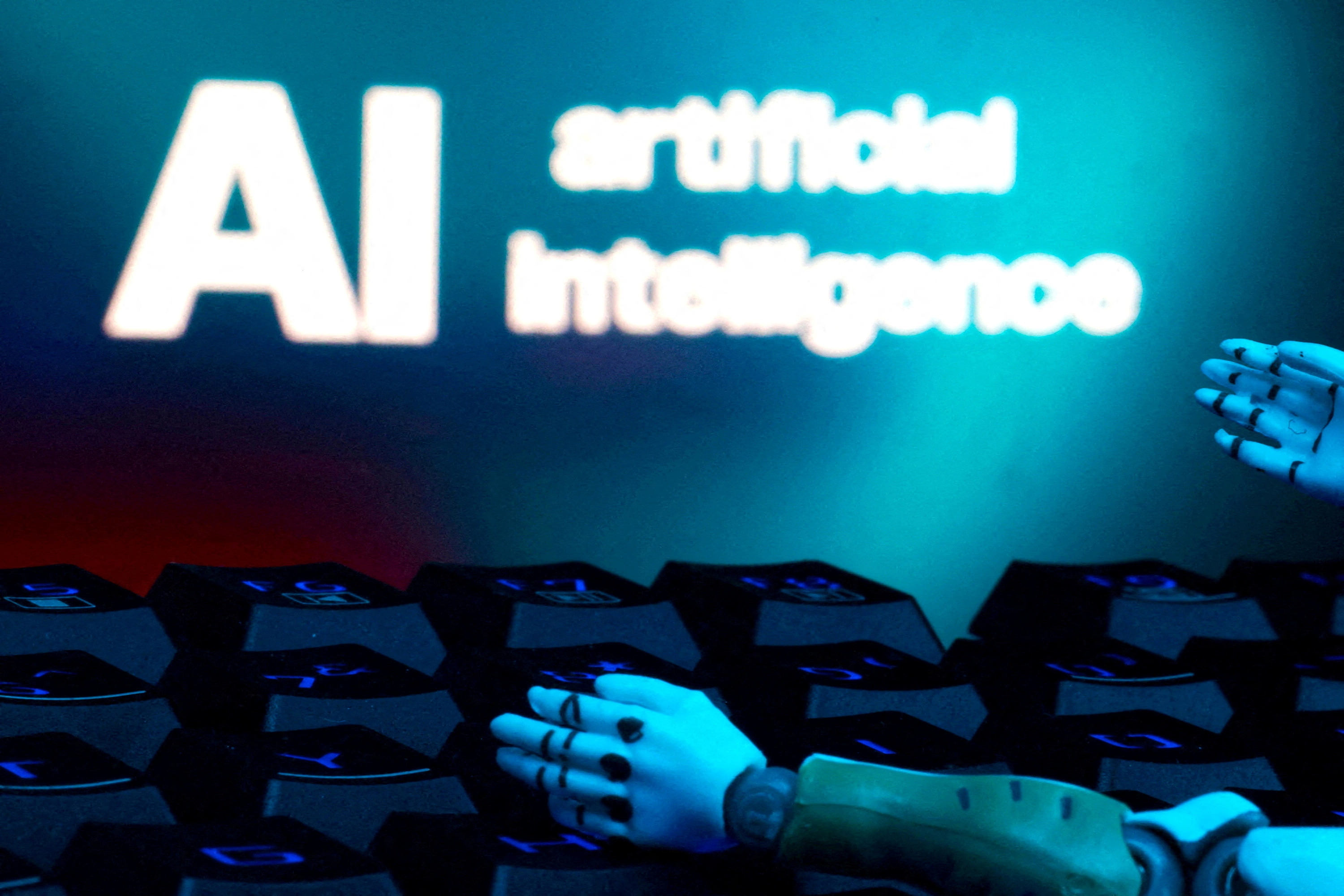전 세계 기술업계 종사자 10명 중 9명이 코드 작성 같은 업무에 인공지능(AI)을 활용하는 것으로 나타났다고 CNN이 23일(현지시간) 보도했다.