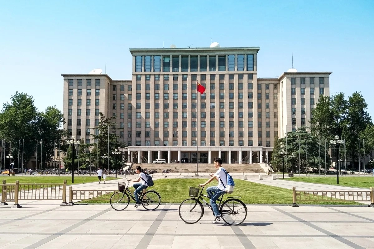  칭화대학교가 컴퓨터과학(CS) 분야 세계 대학 순위에서 미국 명문 카네기멜론대를 제치고 1위에 올랐다.