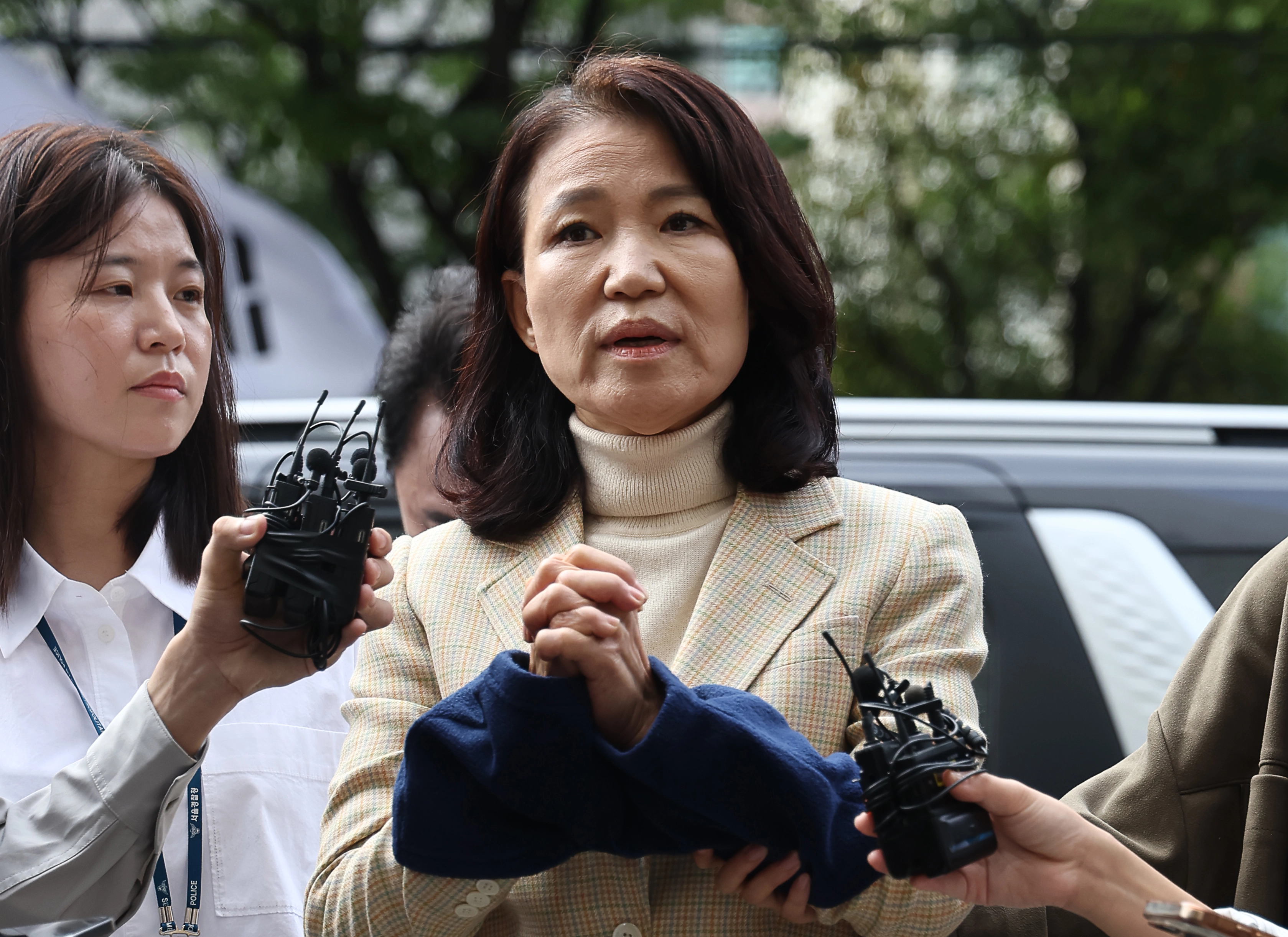 이진숙 전 방송통신위원장이 4일 오후 체포적부심사를 받기 위해 서울남부지법으로 들어서며 발언하고 있다. 2025.10.4 
