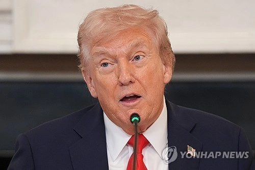 도널드 트럼프 미국 대통령이 8일(현지시간) 백악관에서 열린 회의에서 발언하고 있다. 2025.10.8