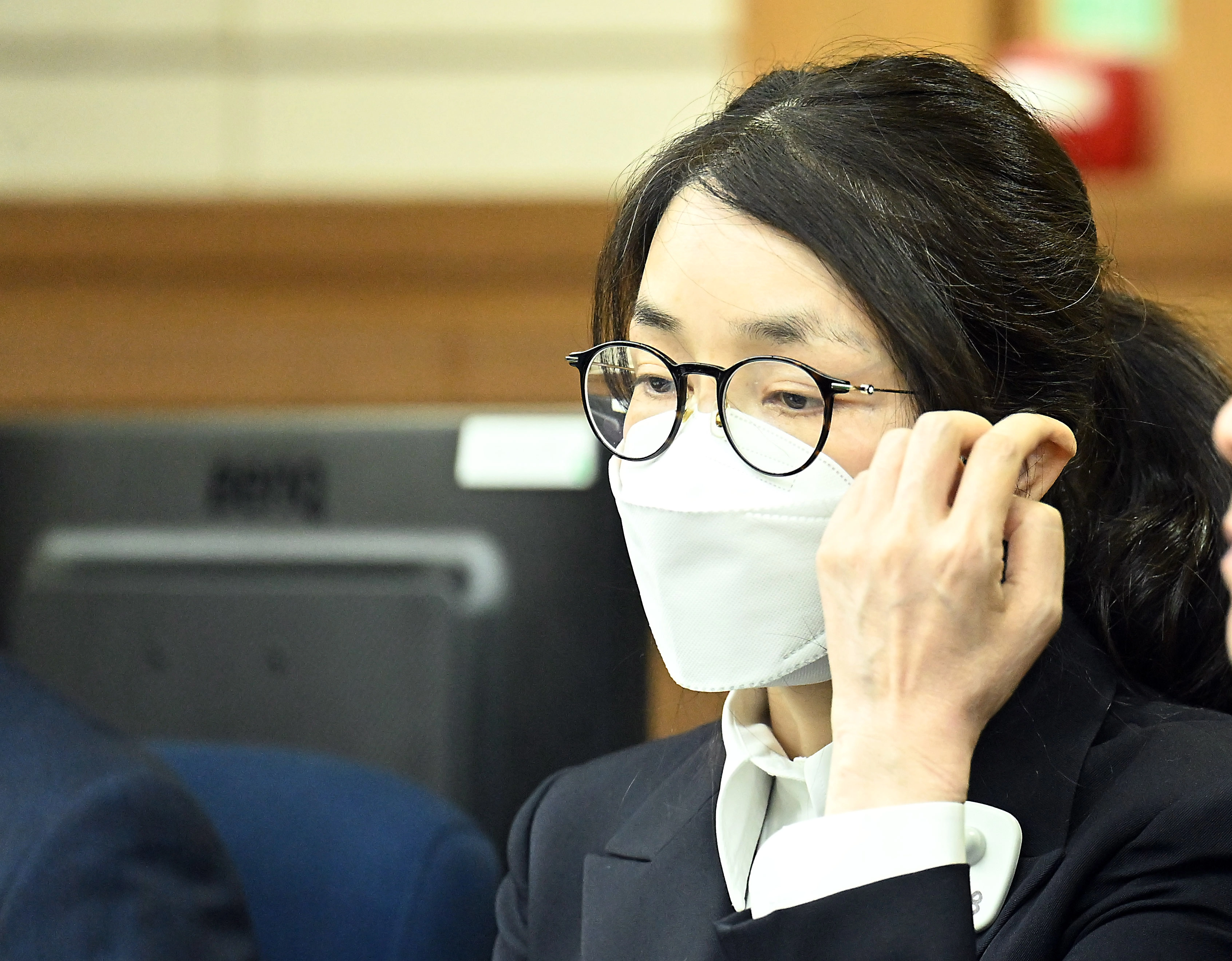 지난달 민중기 특별검사팀의 압수수색을 받다가 도주한 도이치모터스 주가조작 '주포' 이모씨가 약 한 달 만에 검거됐다. 