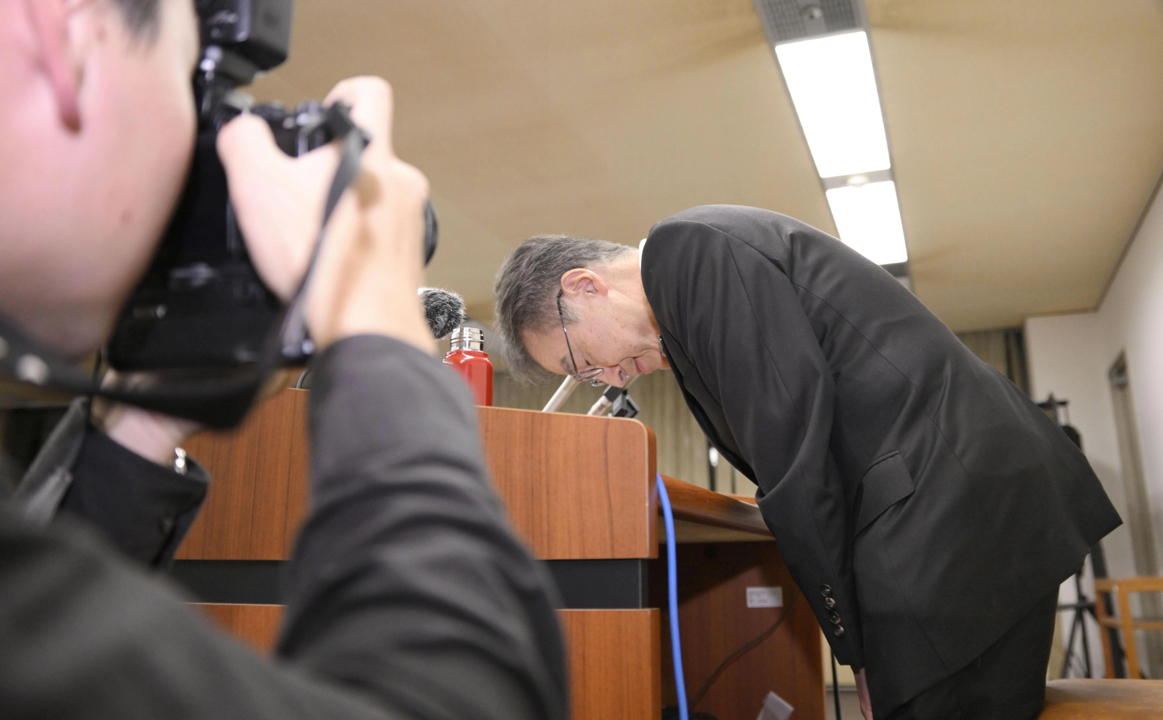 사의표명한 후쿠이현 스기모토 지사