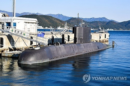  문서화 인쇄 폰트 크기 장보고함 폴란드에 무상양도…8조원 잠수함 수주전 지원(종합) 송고시간 2025-11-26 15:06  대통령실 "방산 수출·협력 차원 효과적 활용 예정…세부사항 말하기 어려워"   마지막 항해 앞둔 대한민국해군 최초의 '잠수함 장보고함'
