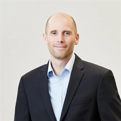 로저스 신임 대표는 미국에 체류 중이나 출석 요구 시 청문회 참석 의사를 밝힌 것으로 알려졌다