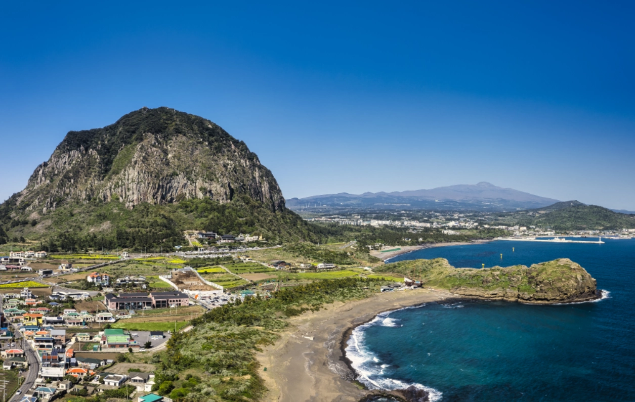 제주도 세계유산본부는 올해 하반기 예정된 유네스코 재검증을 앞두고 관련 준비에 착수했다고 2일 밝혔다.