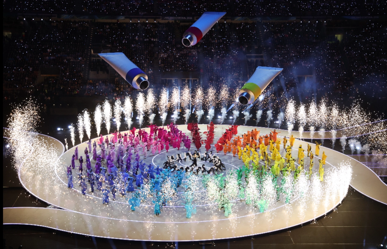  이탈리아 밀라노 산시로 스타디움에서 열린 2026 밀라노-코르티나담페초 동계올림픽 개회식에서 '이탈리의 조화 : 판타지아'를 주제로 공연이 펼쳐지고 있다. 2026.2.7 
