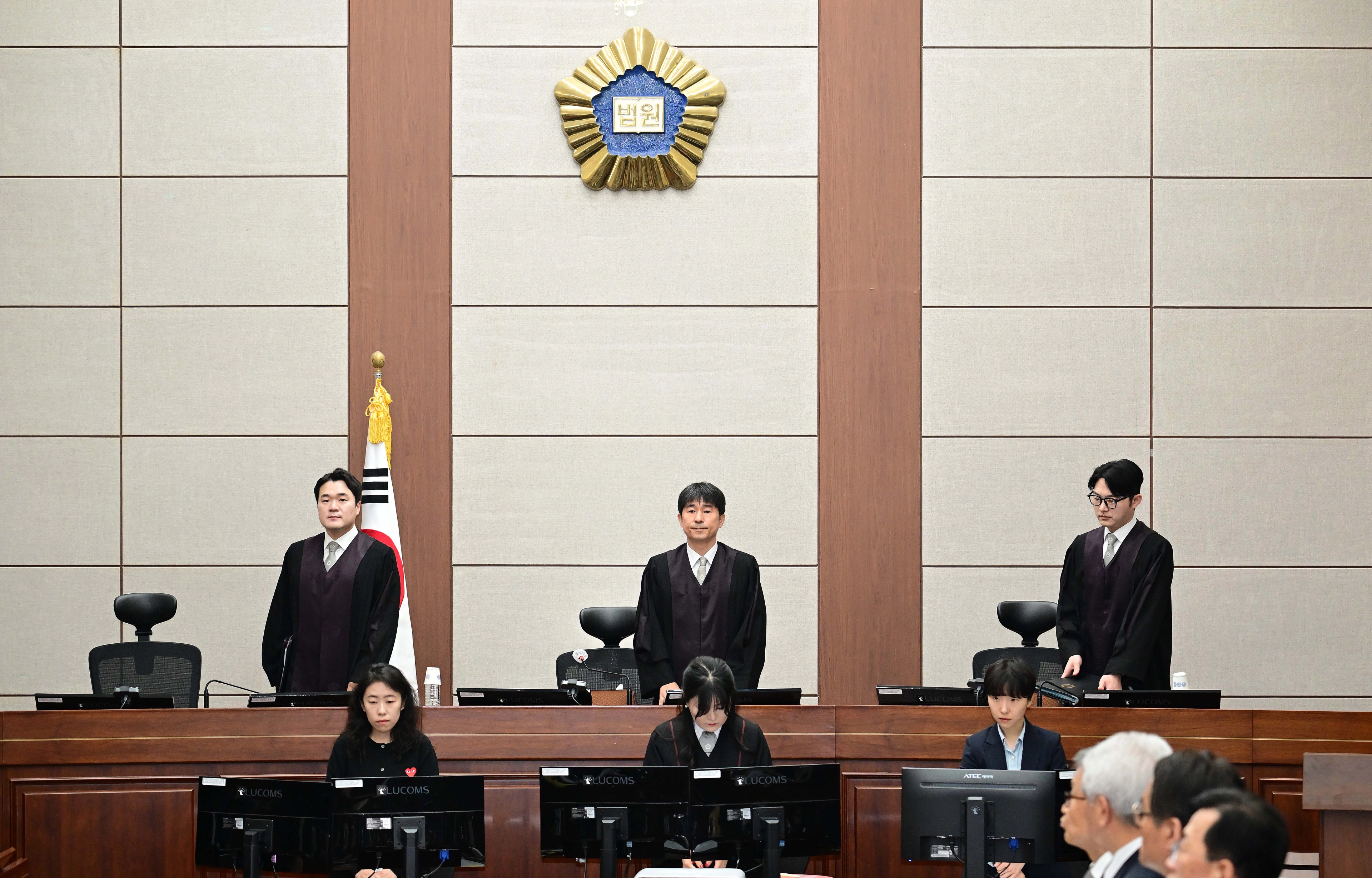 입장하는 지귀연 부장판사