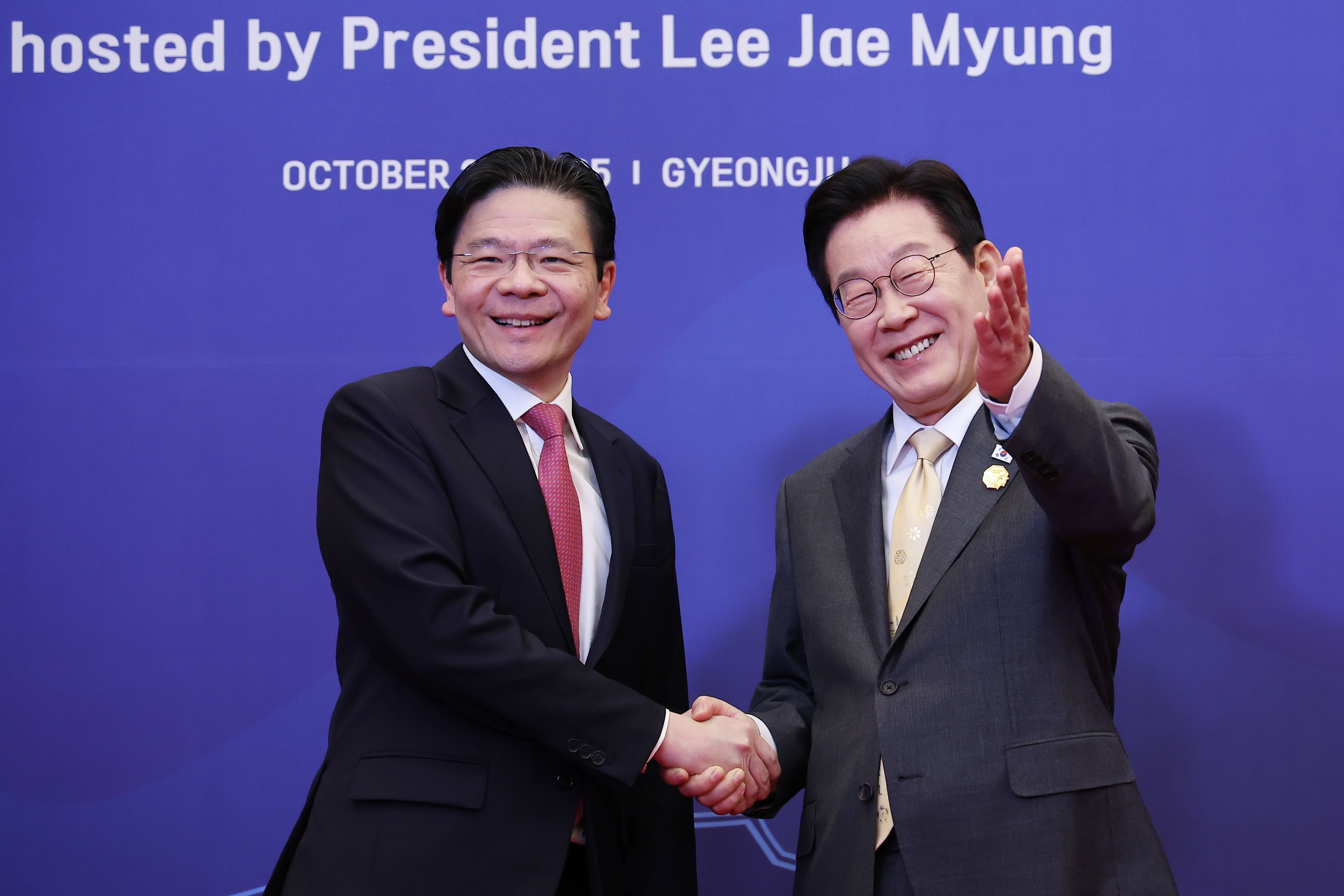 이재명 대통령(오른쪽)과 로렌스 웡 싱가포르 총리 [연합뉴스