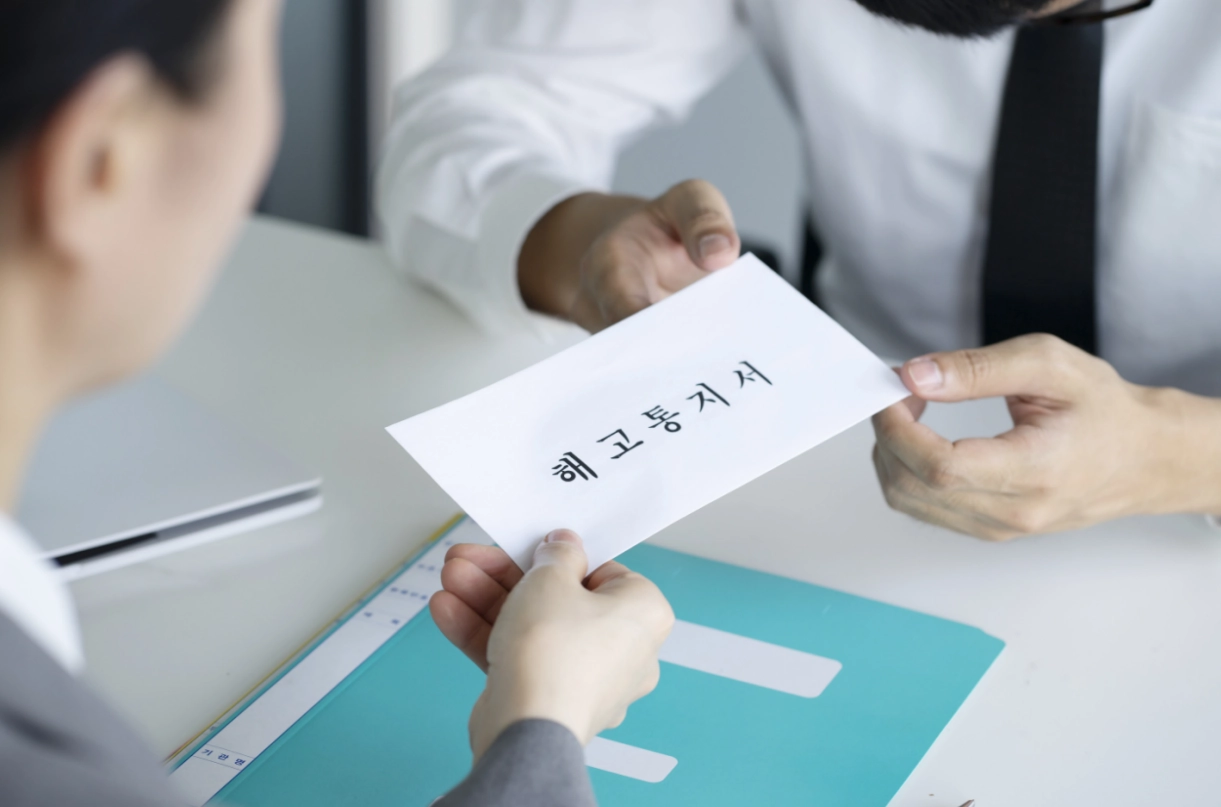 구제명령이 부당하다고 판단해 행정소송을 제기했더라도, 취소되기 전까지는 이를 존중하는 접근이 필요합니다. 