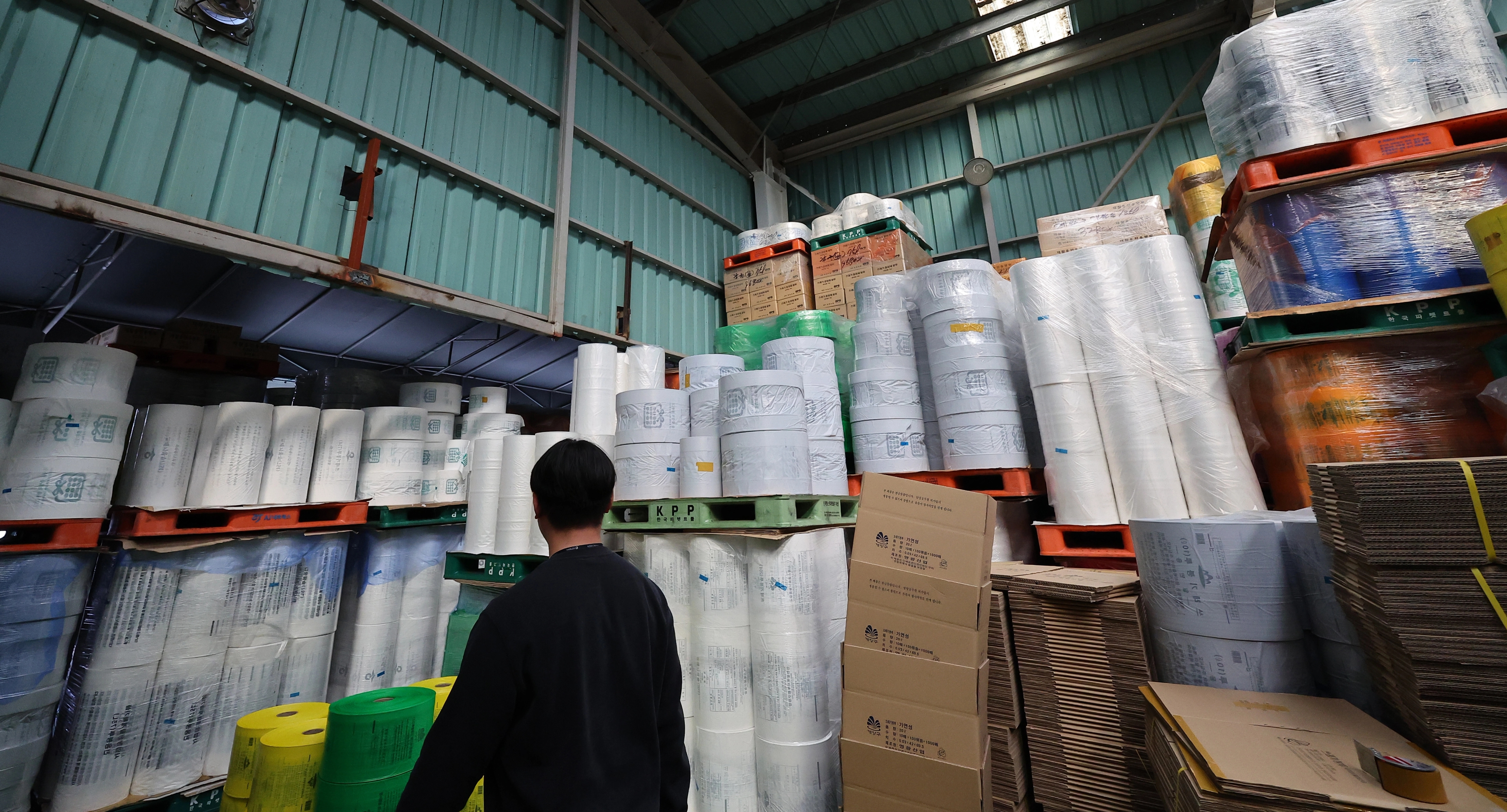 출고 대기 중인 종량제봉투