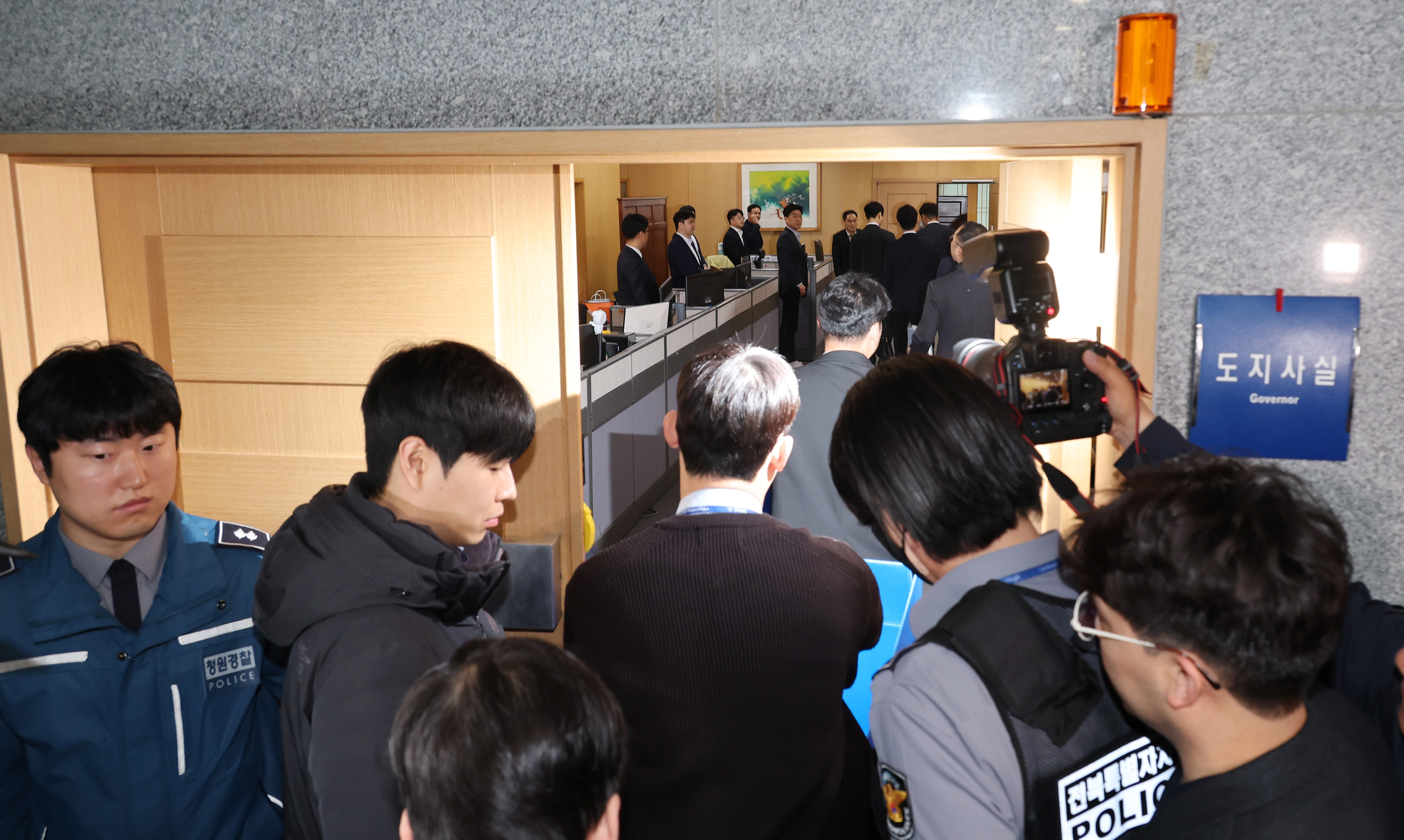 도지사 금품 살포 의혹 관련 전북도청 압수수색