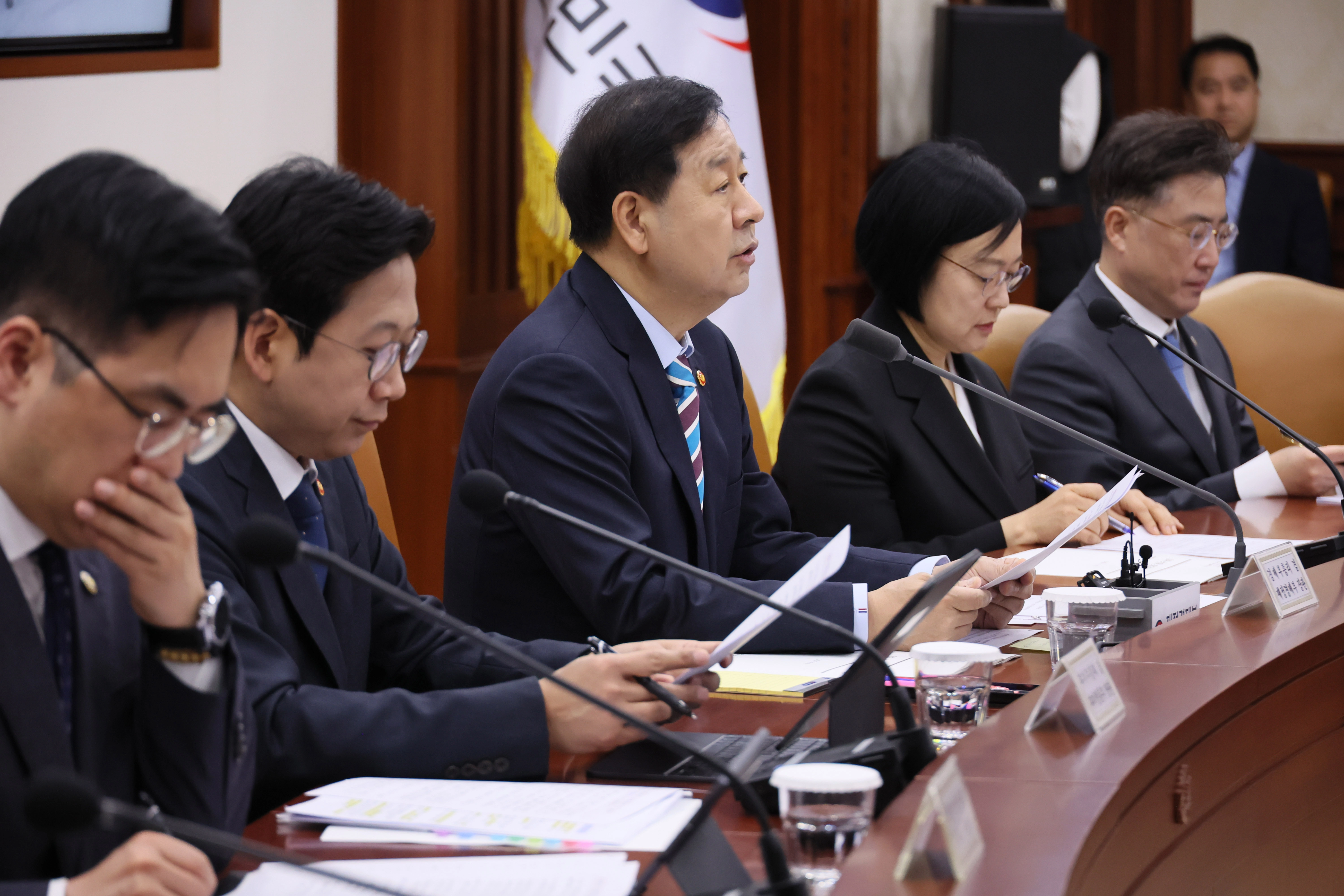 구윤철 부총리 겸 재정경제부 장관이 9일 서울 종로구 정부서울청사에서 열린 민생물가 특별관리 관계장관TF에서 발언하고 있다. 2026.4.9 