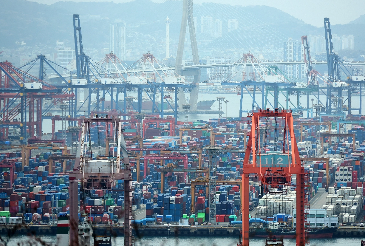 올해 1분기 한국 경제가 반도체 등 수출 호조와 투자 등 내수 회복에 힘입어 중동발 악재 속에도 큰 폭으로 성장했다.