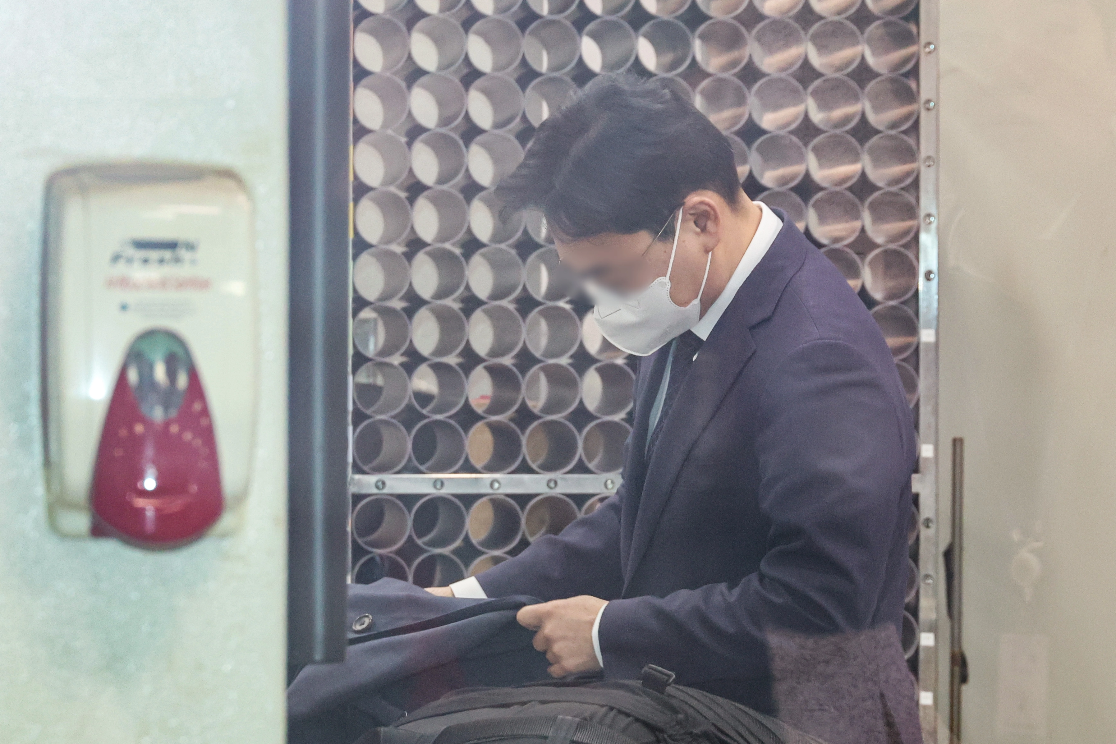 '재판거래 의혹' 부장판사, 영장심사 출석