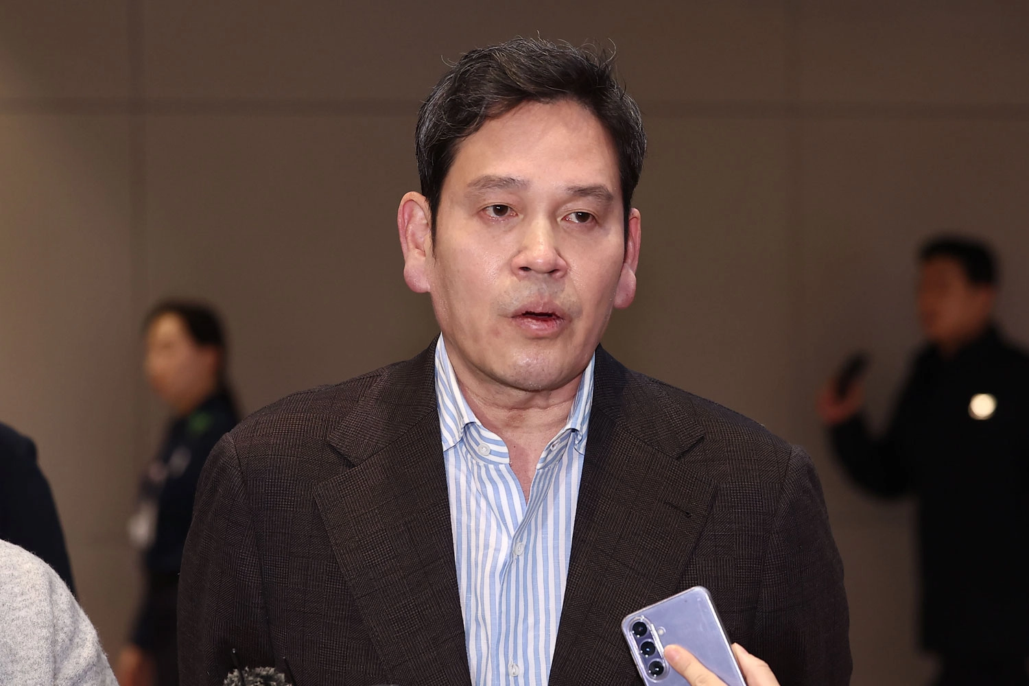  문서화 인쇄 폰트 크기 정용진 회장, 오늘 '스벅 사태' 대국민 사과…조사결과도 발표 송고시간 2026-05-26 05:11  5·18 당일 '탱크데이' 문구 사용 파장…대표 해임 후 추가 수습 조치   정용진 신세계그룹 회장