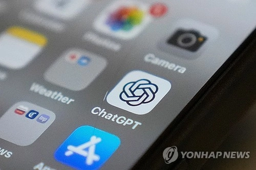 오픈AI는 삼성전자[005930] 국내 임직원과 디바이스경험(DX) 부문 전 세계 임직원을 대상으로 자사 인공지능(AI) 협업 도구인 챗GPT 엔터프라이즈와 코덱스를 공급한다고 22일 밝혔다.