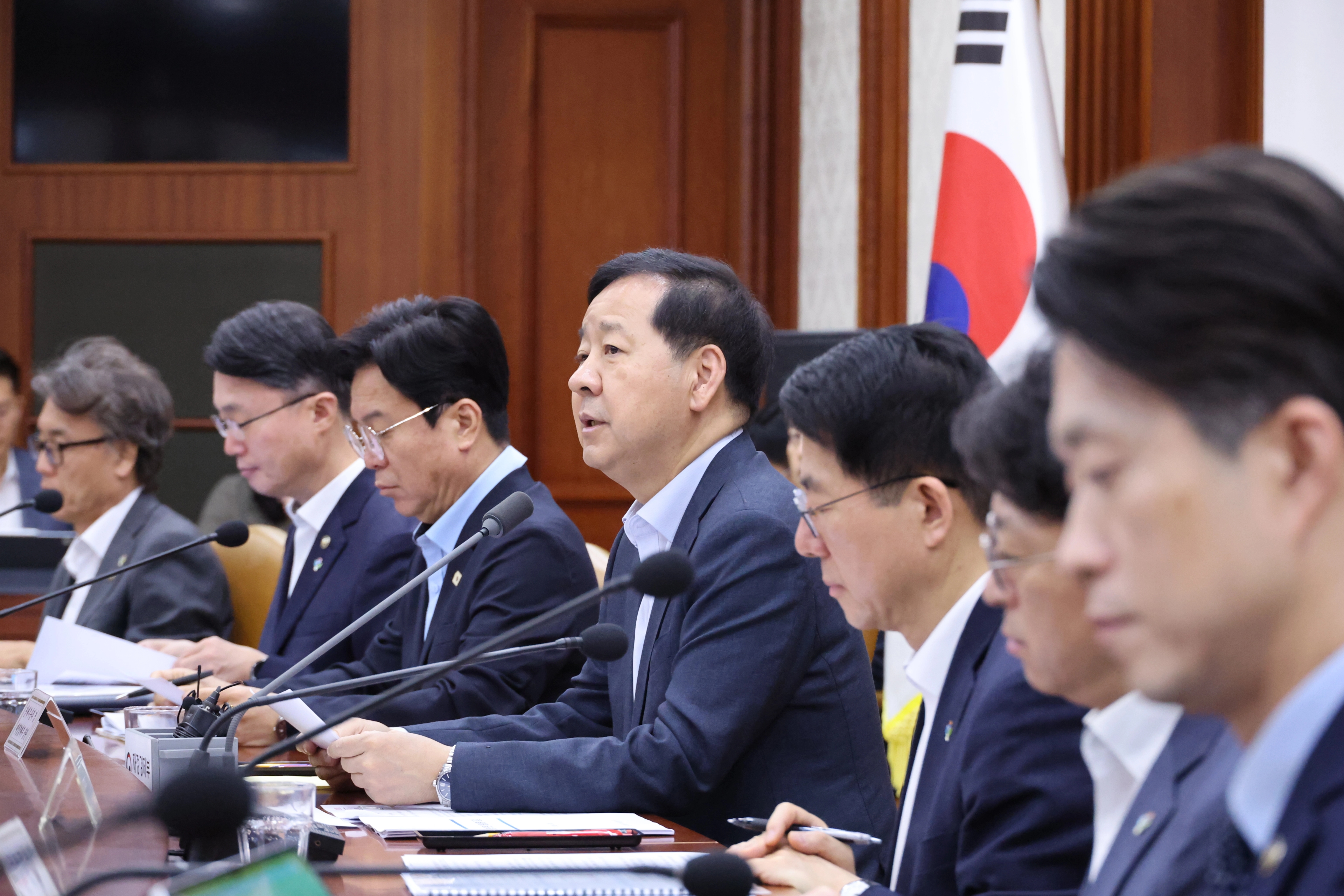 비상경제본부회의 주재하는 구윤철 부총리