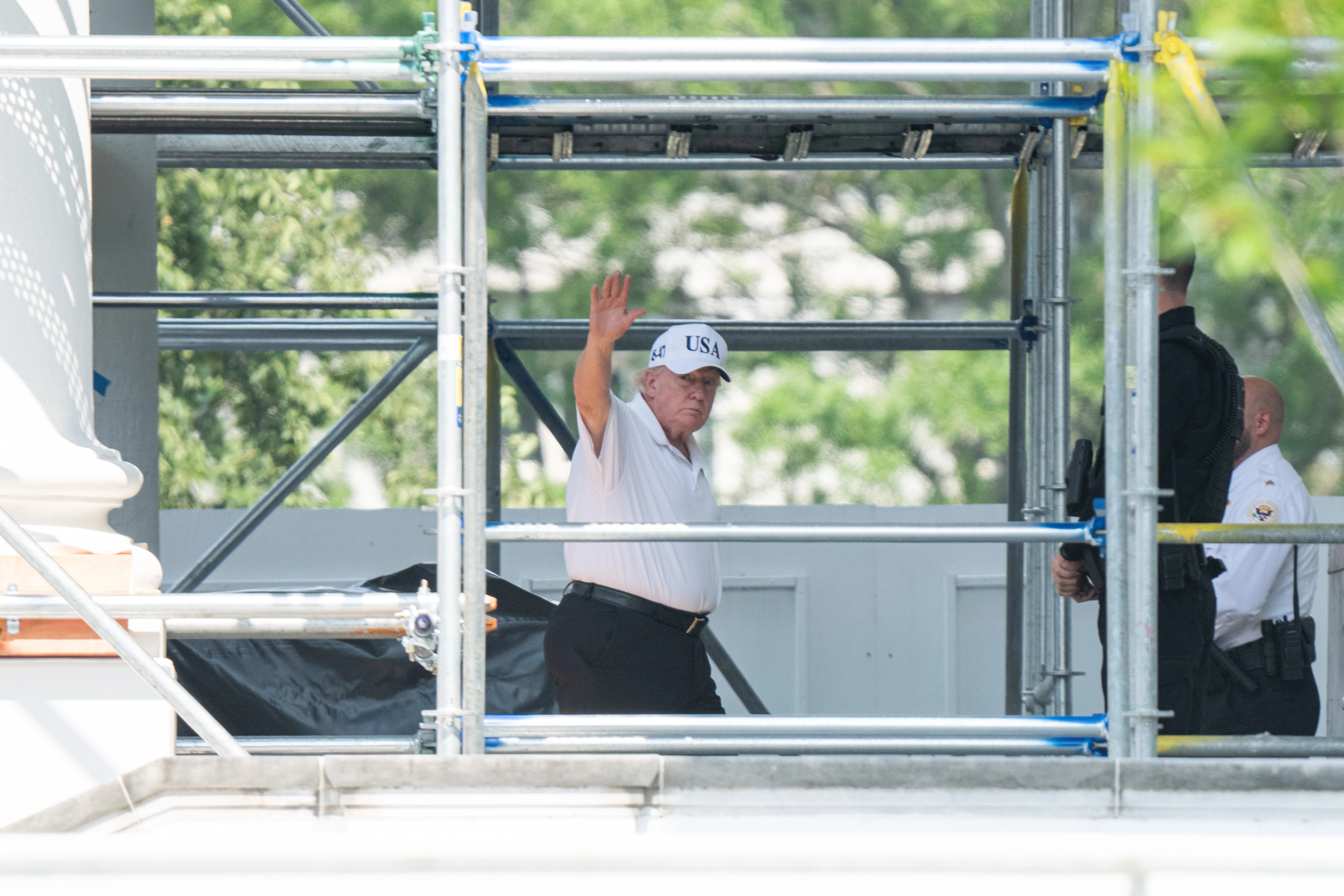 골프클럽 다녀온 트럼프 대통령