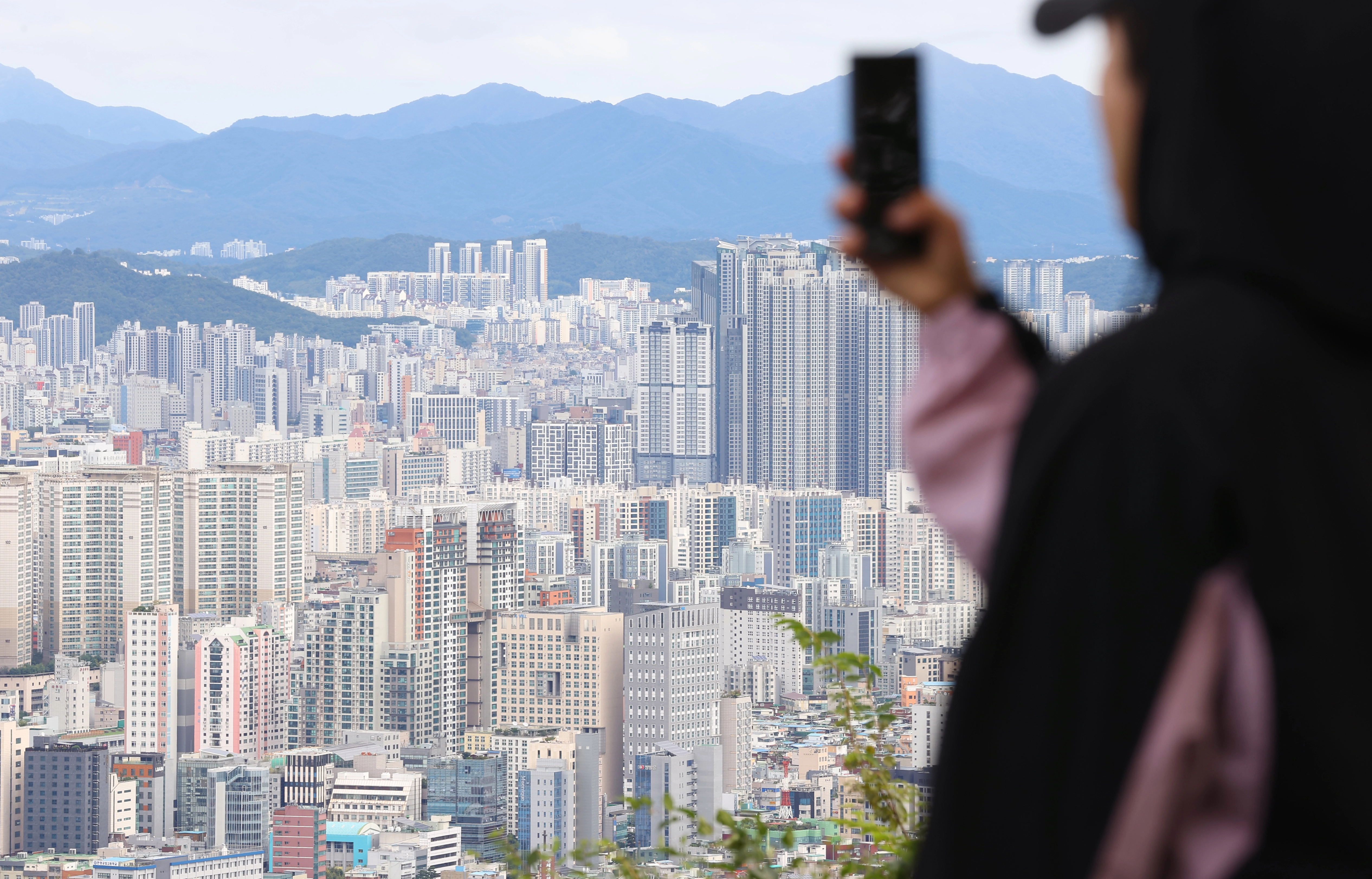 사진은 이날 서울 남산에서 바라본 집합건물(아파트·다세대·연립·오피스텔) 모습./연합뉴스