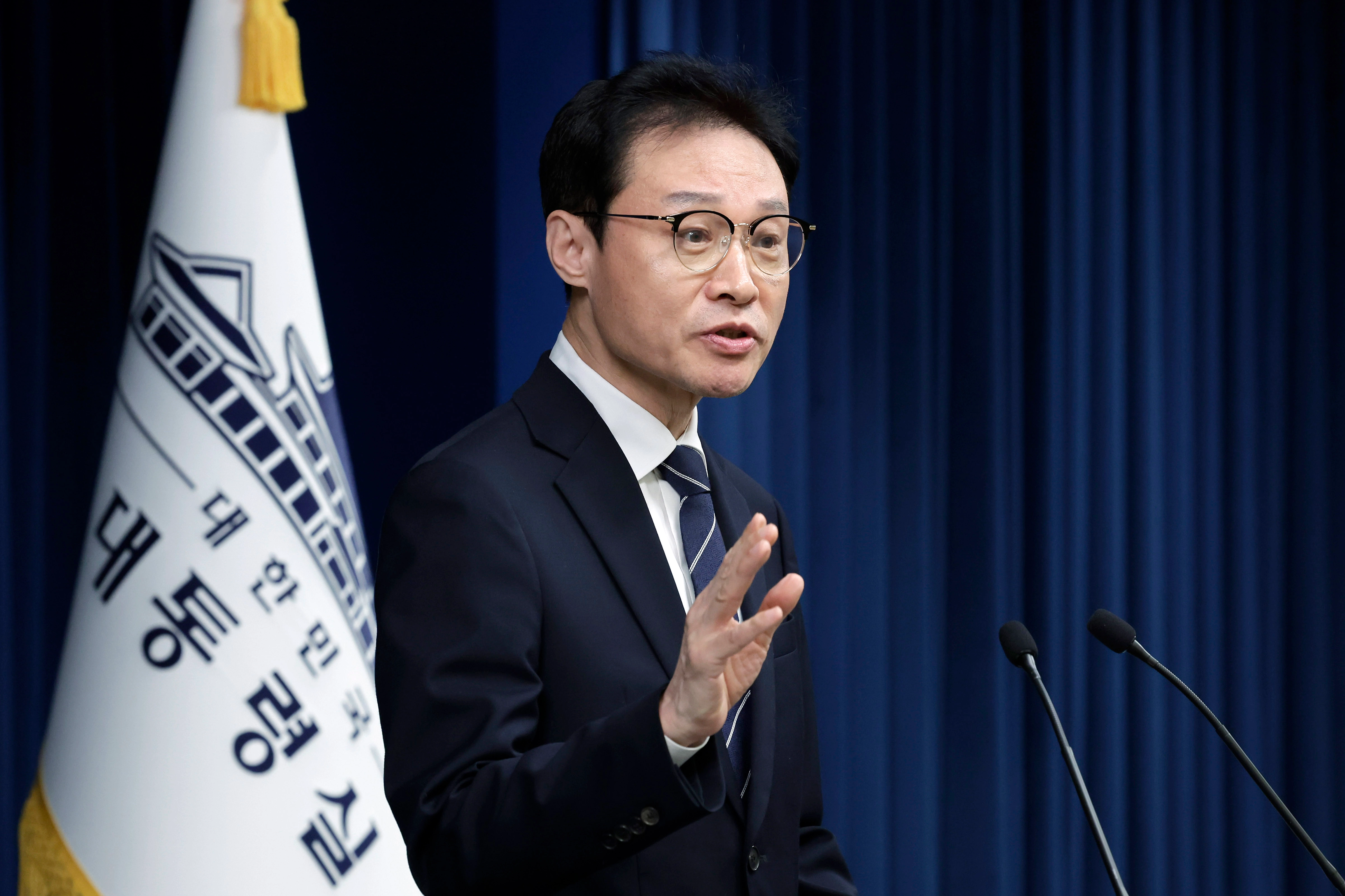 이규연 홍보수석, 동남아 불법 구인광고 삭제 브리핑