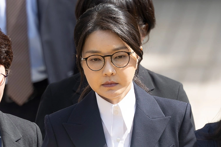 법원 나서는 김건희