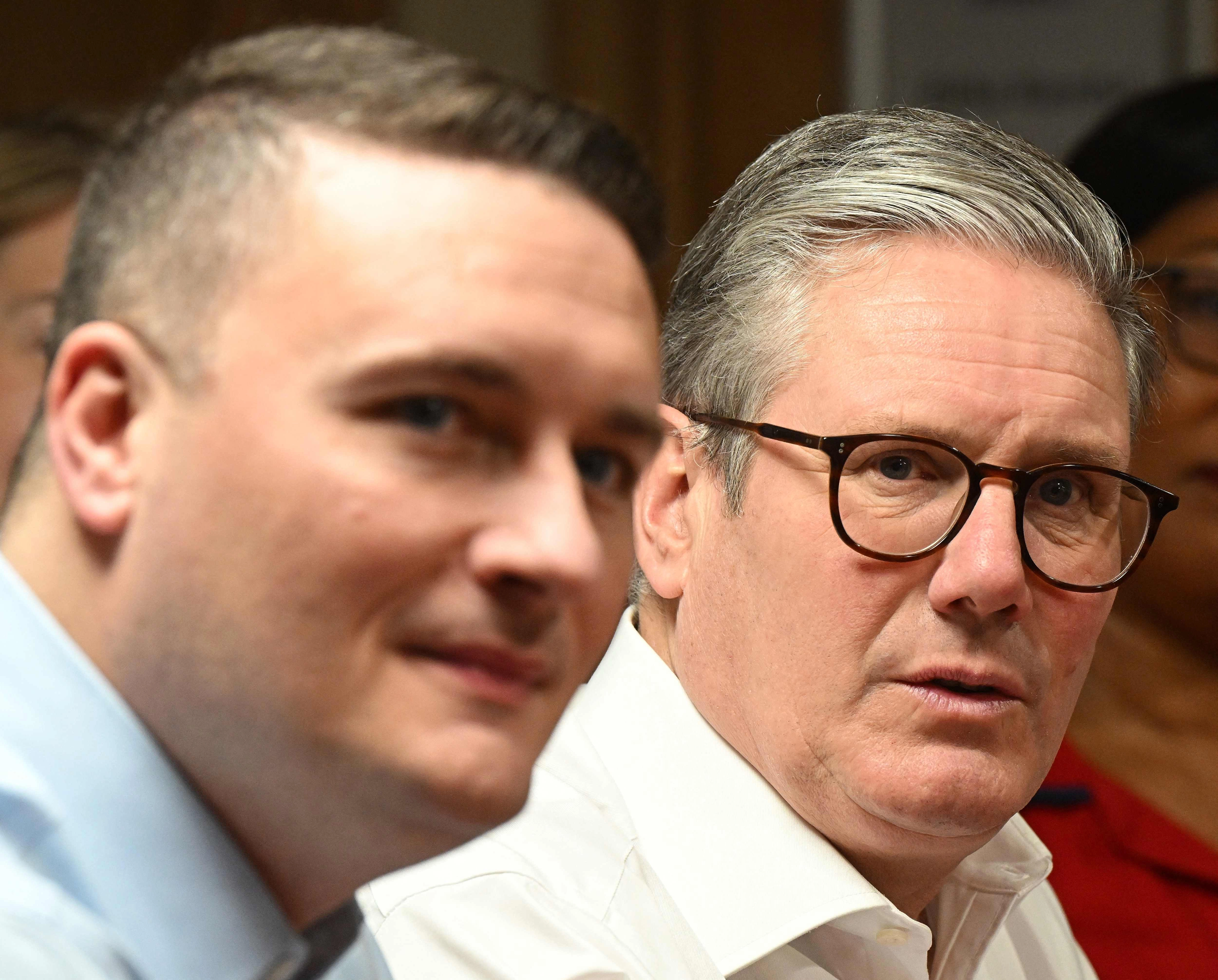 스타머 총리(오른쪽)와 스트리팅 보건장관