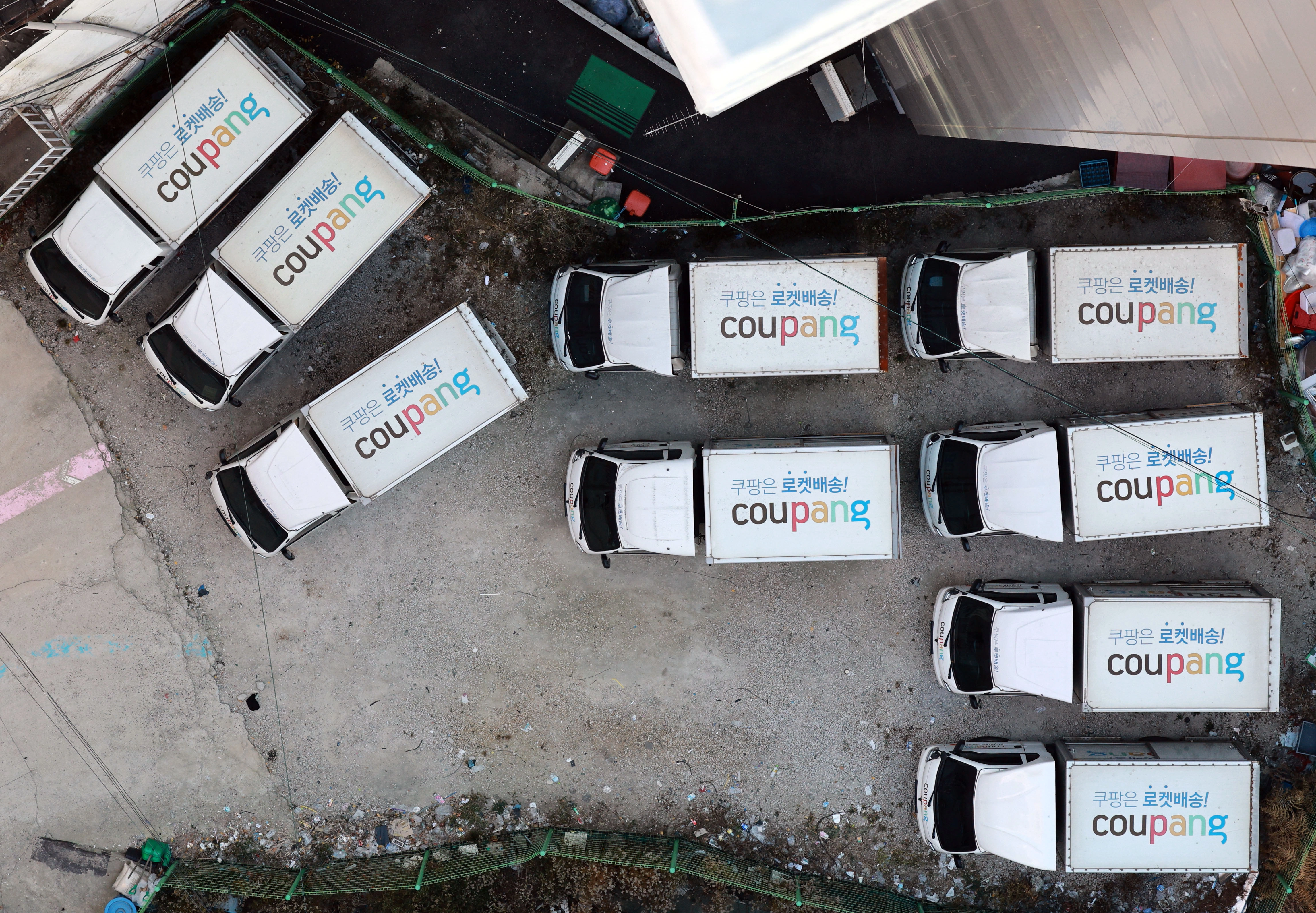 문서화 인쇄 폰트 크기 쿠팡 이용자, 나흘 만에 감소 전환…이탈 본격화 조짐 송고시간 2025-12-05 10:49 하루새 18만명 줄어…일일 이용자는 1천700만명대 유지 개인정보 유출 후 '점검·접속 증가→감소' 흐름 확인 쿠팡 개인정보 유출 사태 소비자 불안 확산