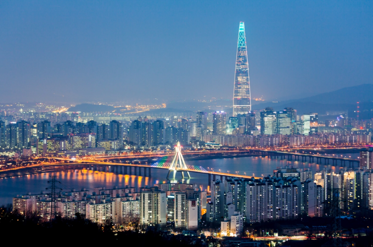 대통령비서실 공직자 3명 중 1명이 서울 강남 지역에 주택을 보유하고 있다는 시민단체 분석 결과가 나왔다.