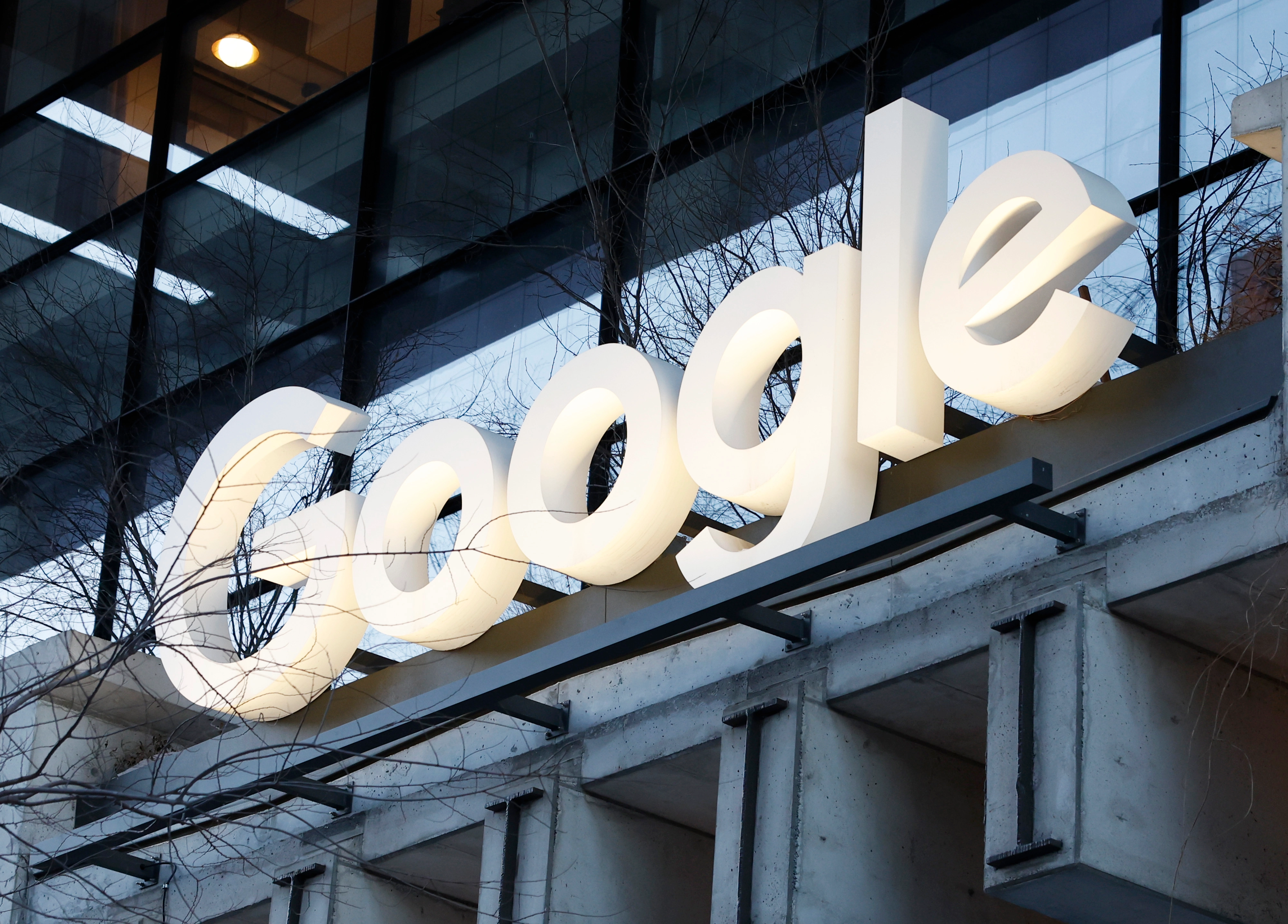 = 인공지능(AI) 웹브라우저 전쟁에 압도적인 점유율을 구가하고 있는 구글 크롬도 참전했다.