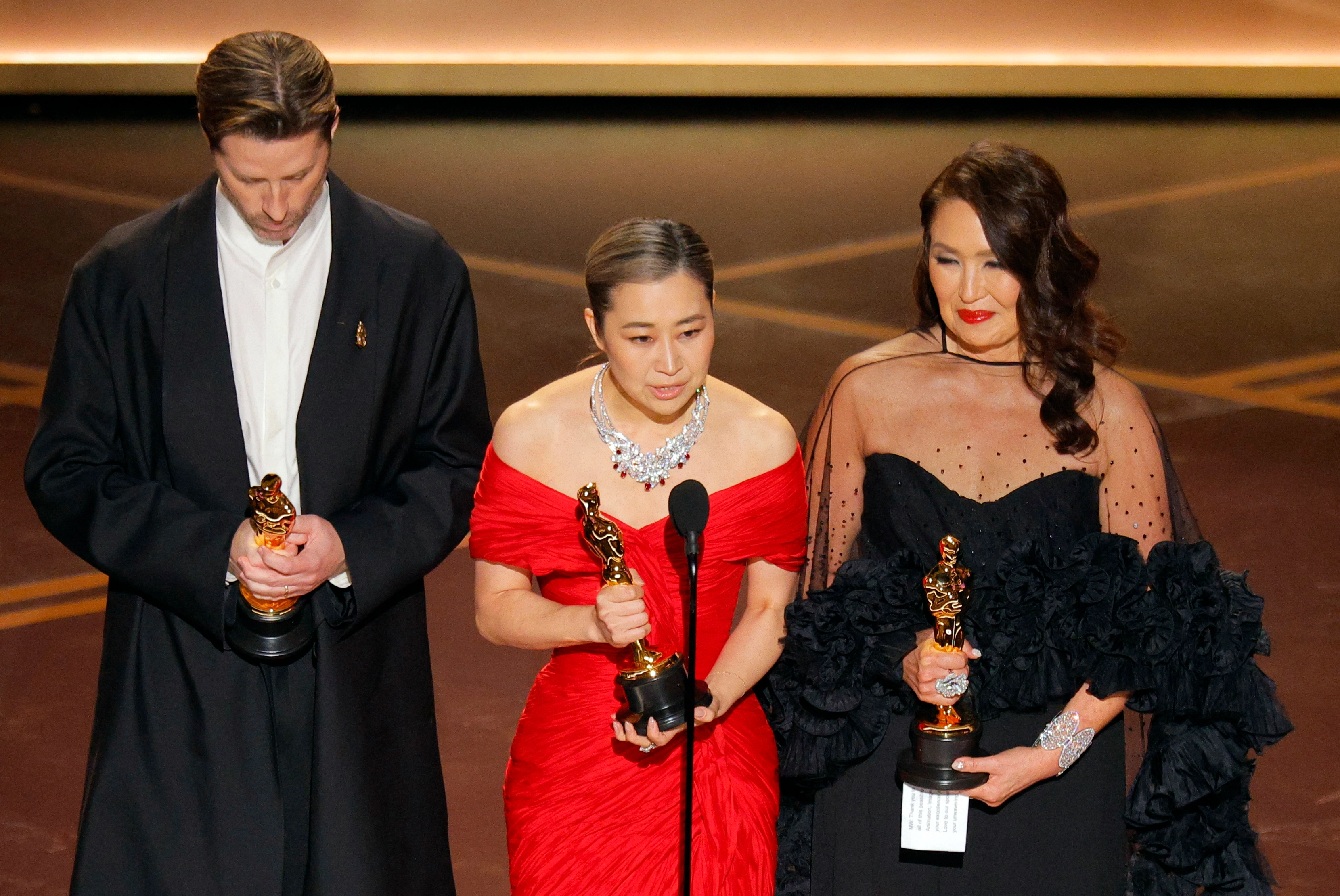 수상 소감 발표하는 매기 강 감독